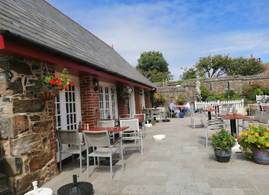 guernsey/sark/restaurant/la-seigneurie-house-and-gardens