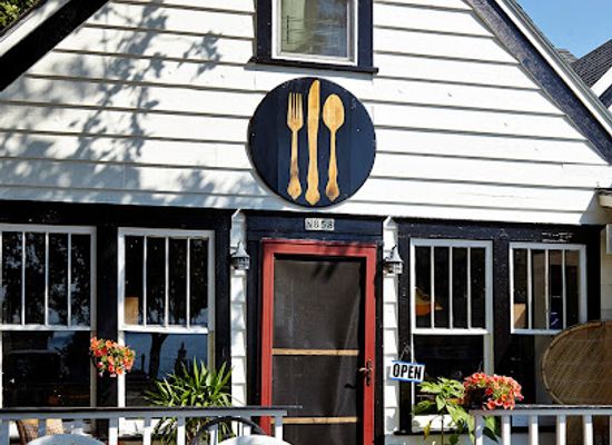 wisconsin/madeline-island/restaurant/farmhouse-kitchen-and-inn