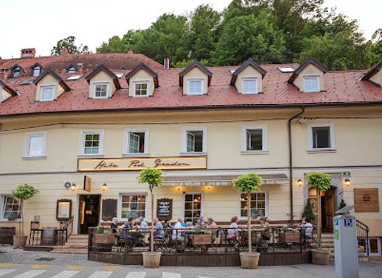 slovenia/littoral/restaurant/hisa-pod-gradom