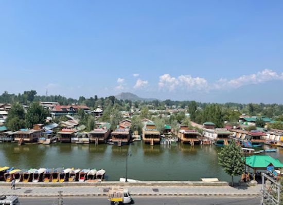 india/kashmir-great-lakes/restaurant/the-waterfront
