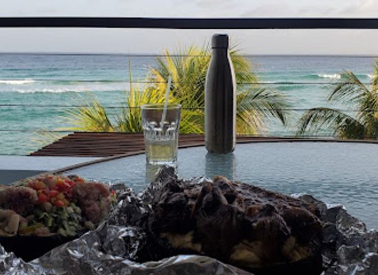 barbados/saint-michael/restaurant/yelluh-meat