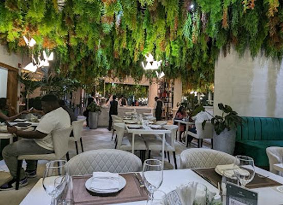 ghana/sefwi/restaurant/white-restaurant-garden