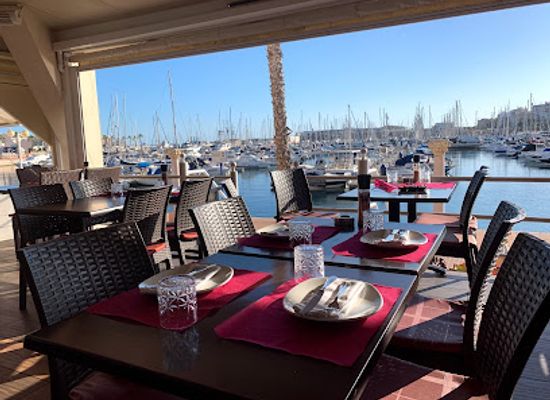 spain/alicante/puerto-de-alicante/restaurant/restaurante-la-brujula