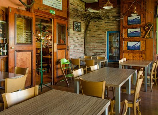 slovenia/postojna-cave/restaurant/avio-pub