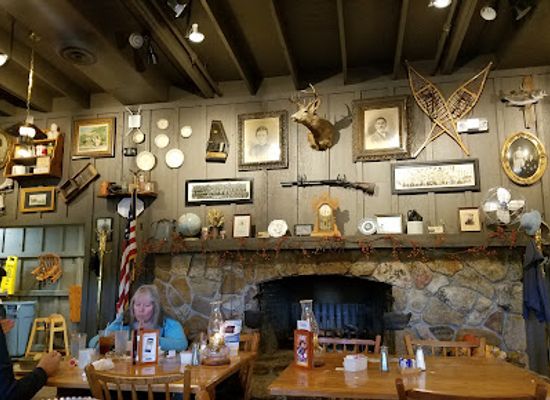 missouri/meramec-caverns/restaurant/cracker-barrel-old-country-store