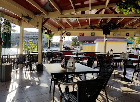 aruba/oranjestad/restaurant/eetcafe-the-paddock