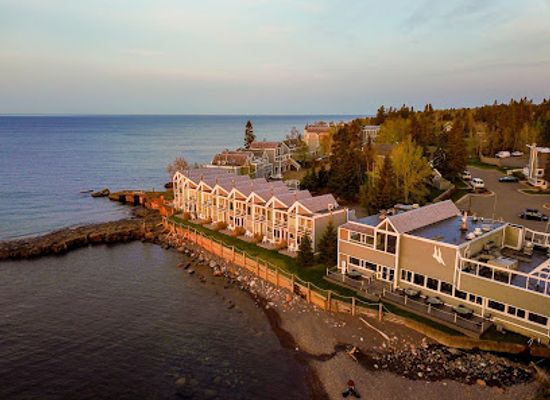 minnesota/lake-superior-s-north-shore/restaurant/bluefin-bay-on-lake-superior
