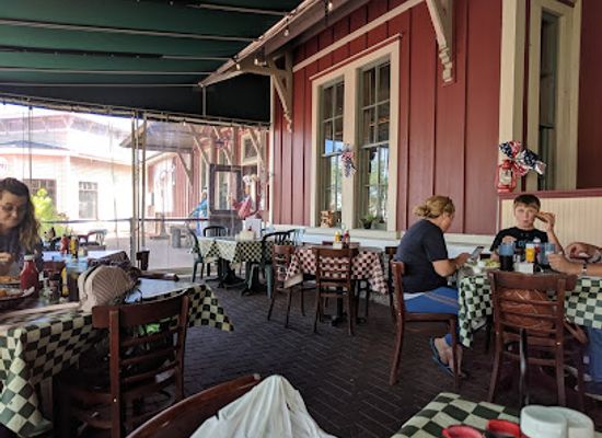 michigan/northern-michigan/restaurant/the-historic-depot-restaurant