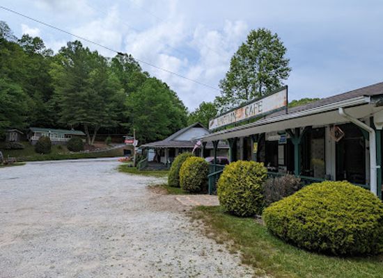 north-carolina/nantahala-national-forest/restaurant/bella-s-junction-cafe