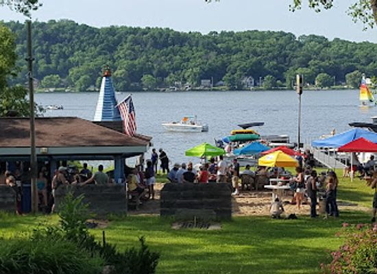 wisconsin/glacial-lake-wisconsin/restaurant/remi-s-thirsty-moose