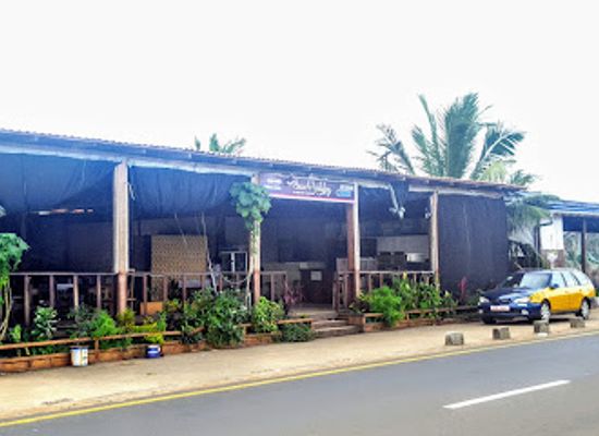 sierra-leone/river-number-two-beach/restaurant/beach-holiday