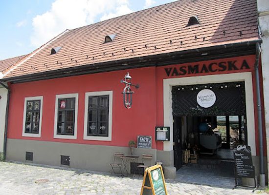 hungary/northern-great-plain/restaurant/vasmacska-kavezoo
