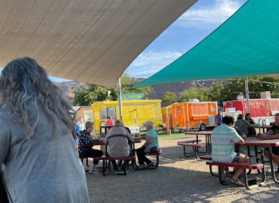 utah/moab/restaurant/moab-street-dogs