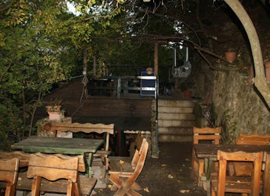 albania/tepelene/restaurant/kroi-pashait