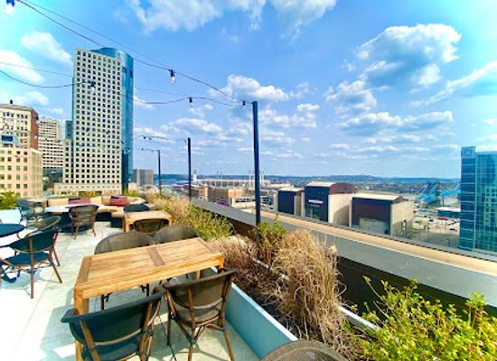 ohio/cincinnati/downtown-cincinnati/restaurant/shires-rooftop