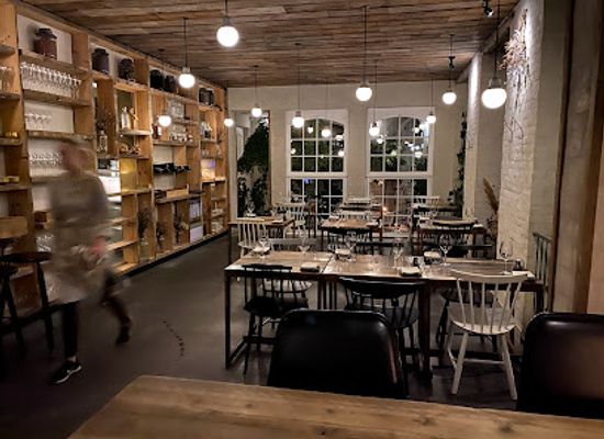 denmark/zealand/restaurant/host