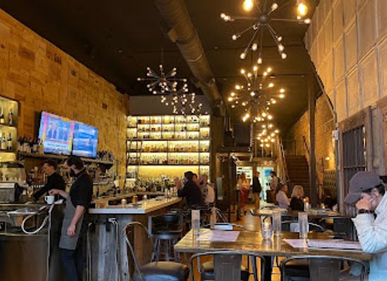 michigan/northern-michigan/restaurant/pour-kitchen-bar