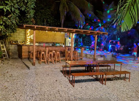 haiti/artibonite/restaurant/the-red-door