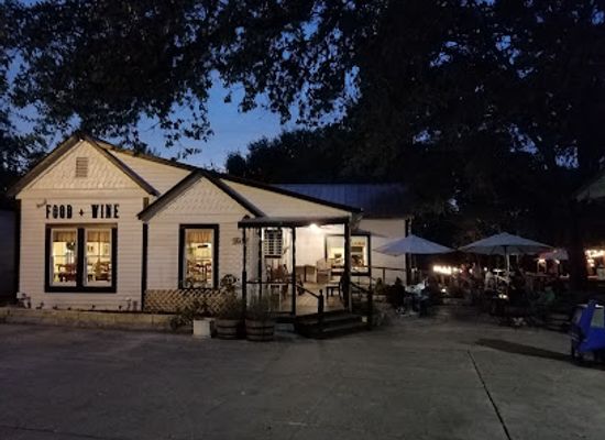 texas/new-braunfels/restaurant/the-birdhouse-fancy-chicken-fine-wine