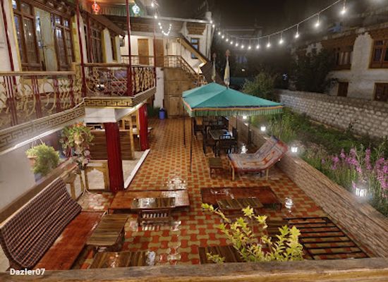 india/leh/restaurant/khanaval-by-rover-s-den