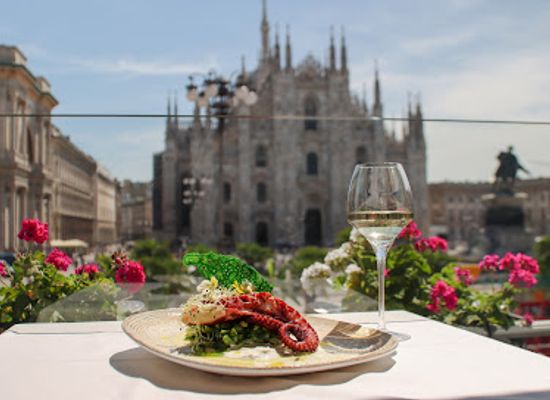 italy/milan/duomo/restaurant/ristorante-vista-duomo