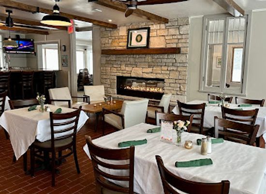 wisconsin/door-peninsula/restaurant/burton-s-on-the-green