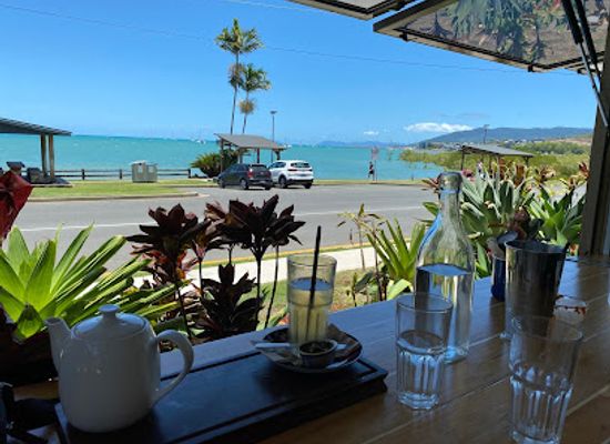australia/whitsunday-islands/restaurant/fat-frog-beach-cafe