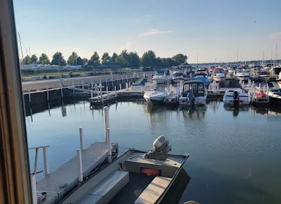 pennsylvania/erie/bayfront-district/restaurant/jr-s-on-the-bay
