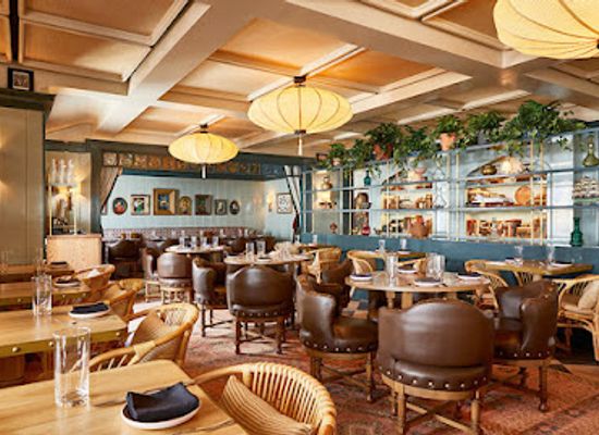 massachusetts/nantucket/restaurant/sister-ship