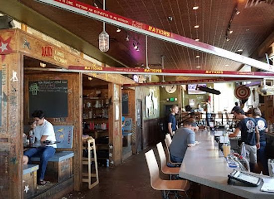 wisconsin/milwaukee/restaurant/aj-bombers