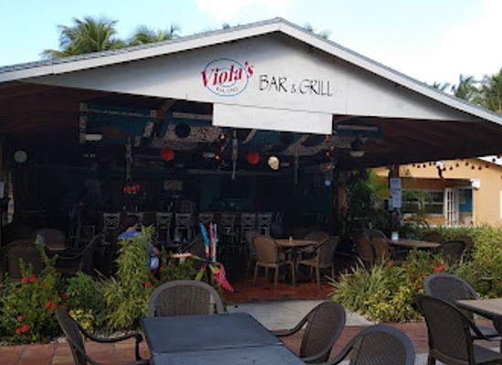 the-bahamas/berry-islands/restaurant/viola-s-bar-and-grill