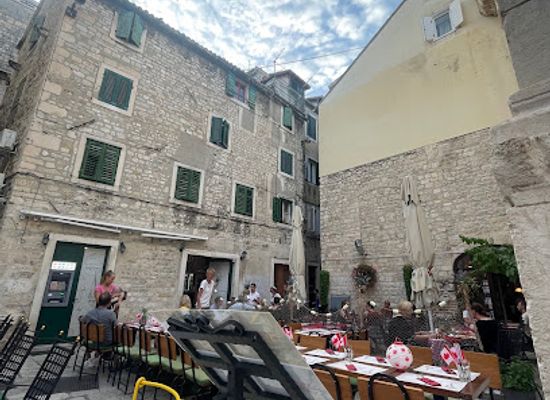 croatia/split/old-town/restaurant/temple-kitchen-seafood-steak
