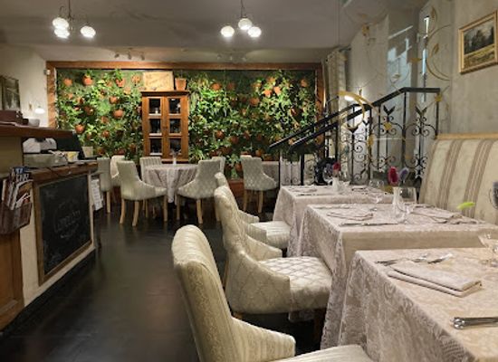 latvia/zemgale/restaurant/restaurant-cemodans-suitcase