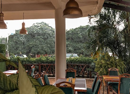 the-gambia/brikama/restaurant/3-chicks-a-grill