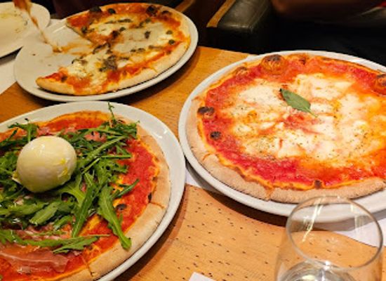 switzerland/gstaad/restaurant/pizza-basta