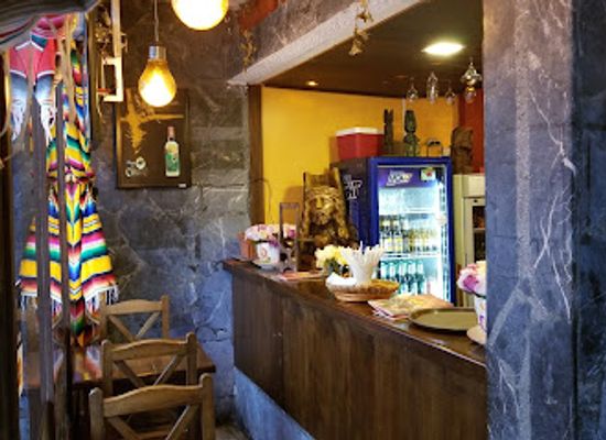 ecuador/otavalo/restaurant/chimichanga-restaurante-tequila