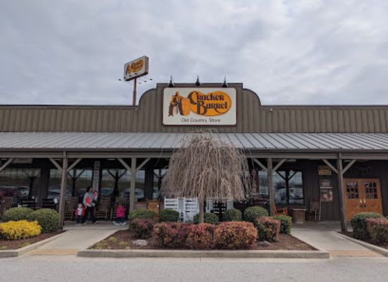 tennessee/upper-cumberland/restaurant/cracker-barrel-old-country-store