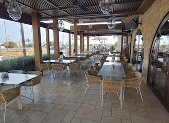 cyprus/coral-bay/restaurant/phils-grill-and-bar