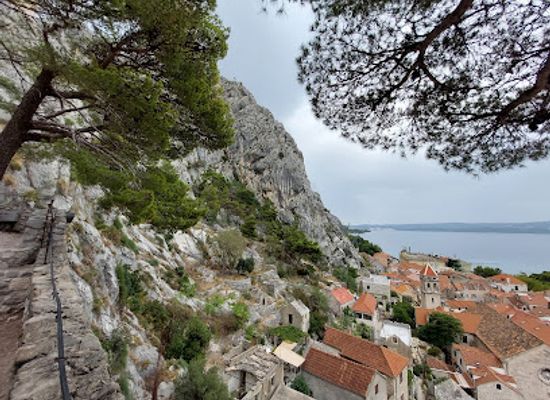 croatia/dalmatia/restaurant/cocopazzo-wine-and-dine-bar