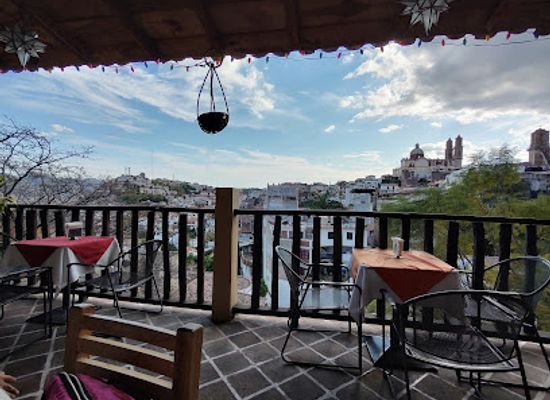 mexico/taxco/restaurant/cafe-media-luna