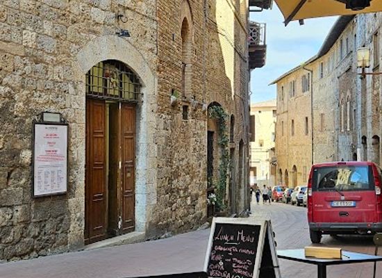 italy/san-gimignano/restaurant/la-corte-del-vinaio