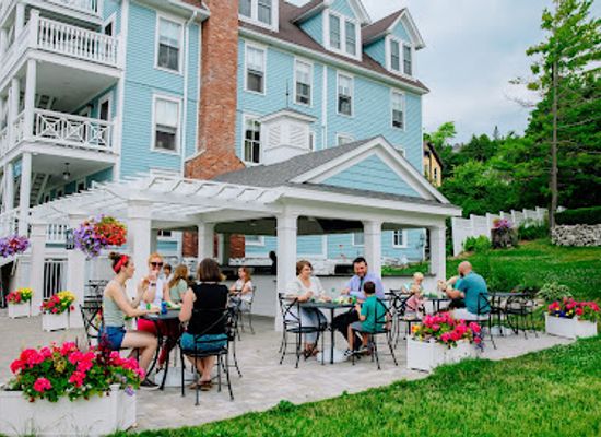 michigan/mackinac-island/restaurant/bill-s-grill