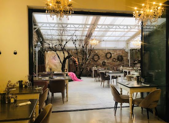 hungary/budapest/restaurant/vintage-garden