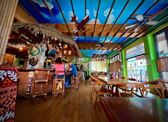 palau/ngardmau/restaurant/the-canoe-house