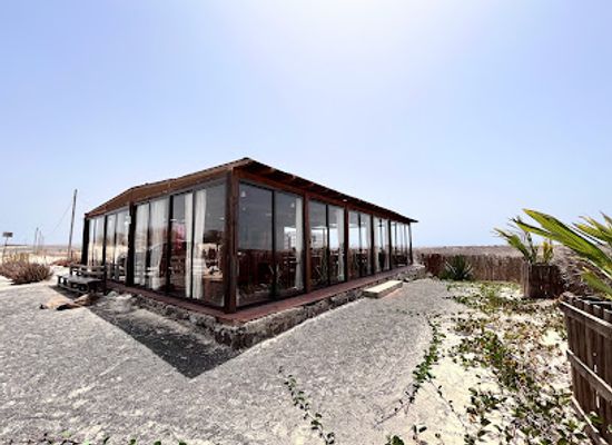 cabo-verde/praia-de-chaves/restaurant/viana-club