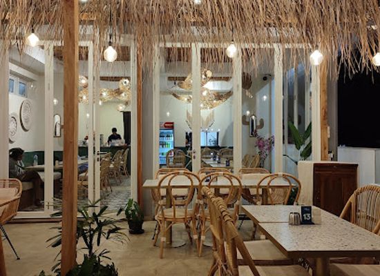 indonesia/komodo-national-park/restaurant/lighthouse-bajo