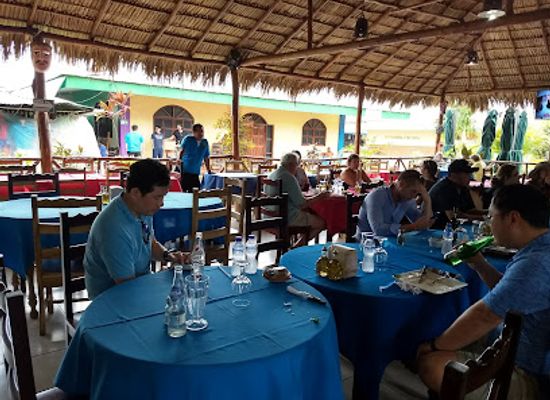 nicaragua/masaya-volcano/restaurant/el-mercado-viejo-craft-market