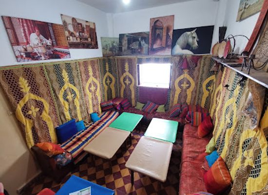 morocco/essaouira/restaurant/knive-shop