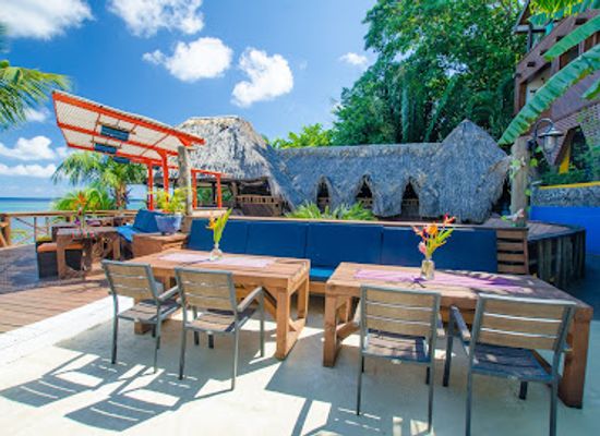 honduras/roatan/restaurant/the-sunken-fish-restaurant