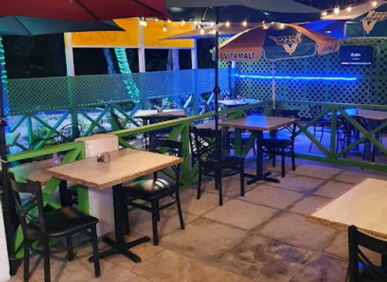 the-bahamas/nassau/restaurant/salty-z-restaurant-and-bar